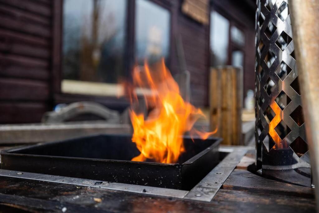 The Woodland Lodge - Wood Fired Hot Tub And Firepit Hambleton Екстер'єр фото
