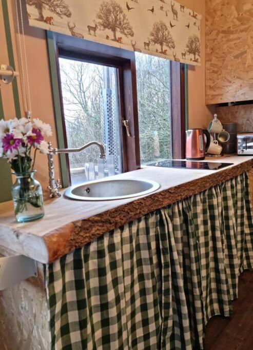 The Woodland Lodge - Wood Fired Hot Tub And Firepit Hambleton Екстер'єр фото