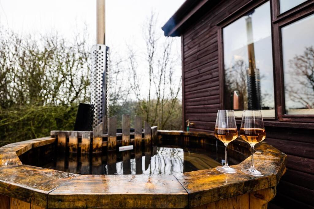 The Woodland Lodge - Wood Fired Hot Tub And Firepit Hambleton Екстер'єр фото
